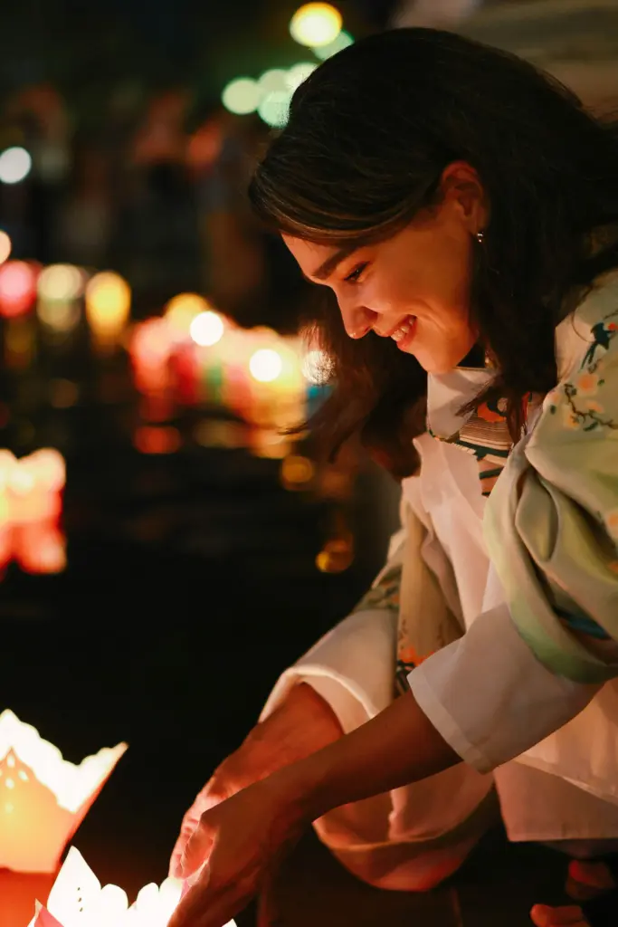 Best Time to Visit Hoi An: Every Season Has a Reason to Go 2 Releasing a floating lantern on the Hoai River on a full moon night in Hoi An